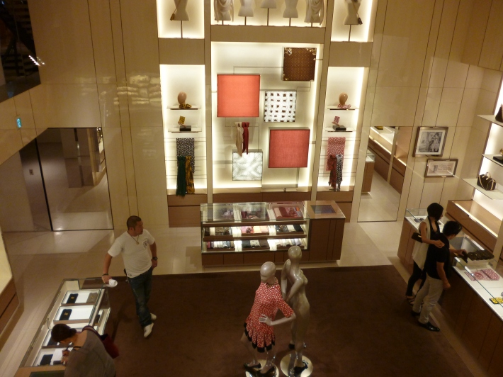 Interior Tienda Louis Vuitton Omotesando